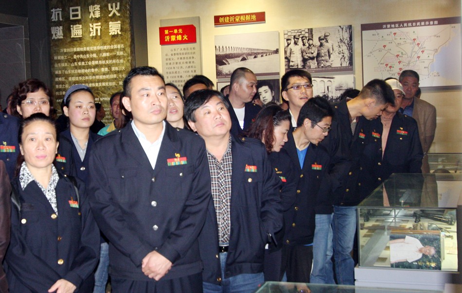 緬懷先烈 不忘初心 ——行政黨支部開(kāi)展黨員現(xiàn)場(chǎng)教育活動(dòng) 第 1 張