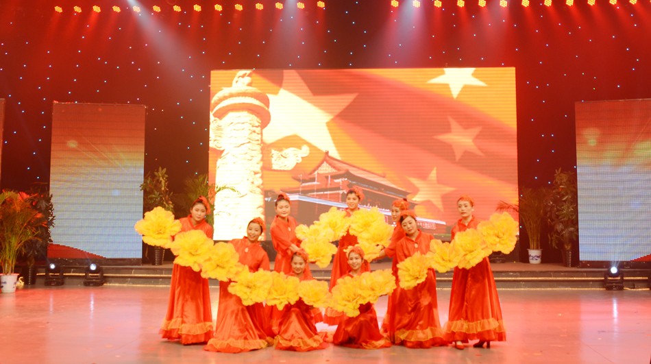 新華集團(tuán)2016年度榮譽(yù)員工頒獎(jiǎng)典禮 隆重舉行 第 2 張