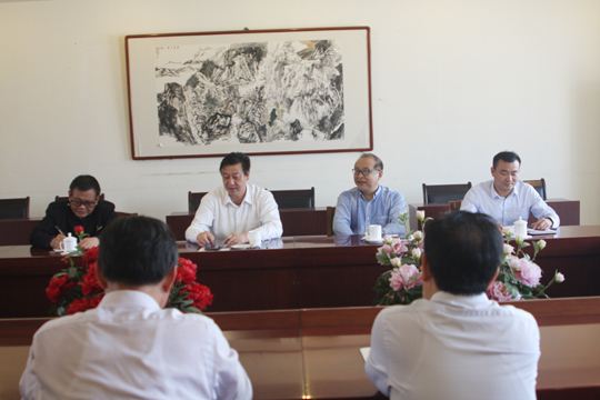 三門峽市國資委考察團來臨沂新華考察調研 第 4 張 三門峽市國資委考察團來臨沂新華考察調研 第 4 張