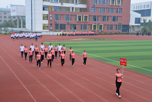 “團(tuán)結(jié)拼搏，打造百年新華” 臨沂新華二〇一八年春季田徑運(yùn)動(dòng)會(huì)隆重舉行 第 10 張