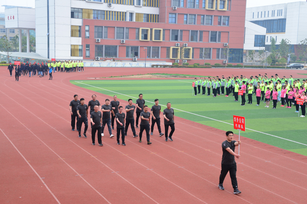 “團(tuán)結(jié)拼搏，打造百年新華” 臨沂新華二〇一八年春季田徑運(yùn)動(dòng)會(huì)隆重舉行 第 11 張