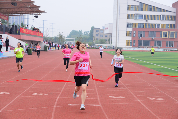 “團(tuán)結(jié)拼搏，打造百年新華” 臨沂新華二〇一八年春季田徑運(yùn)動(dòng)會(huì)隆重舉行 第 16 張
