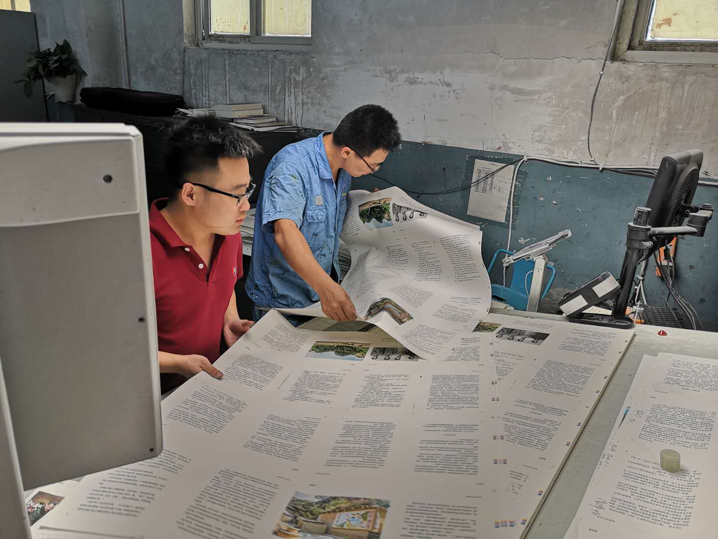 臨沂新華全力以赴保障習(xí)近平系列黨政閱讀用書《 梁家河》印制工作 第 6 張