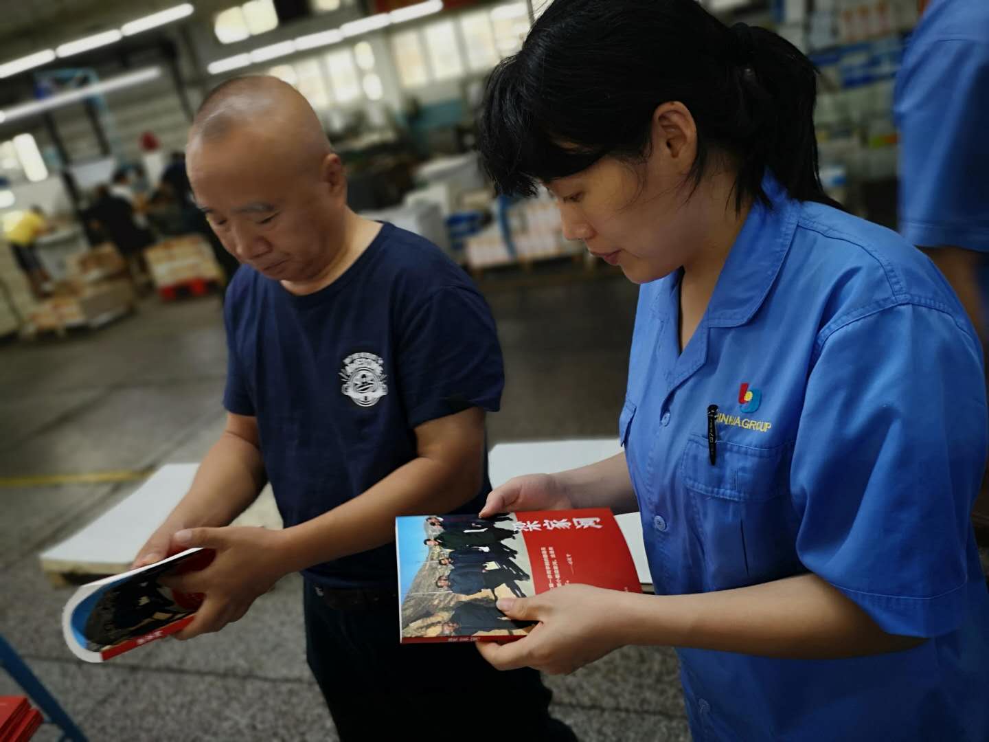 臨沂新華全力以赴保障習(xí)近平系列黨政閱讀用書《 梁家河》印制工作 第 10 張